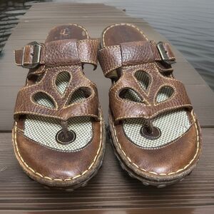 Born Sandal Women 6M Judith Walnut Brown Toe Post Slip On Casual Leather W61537